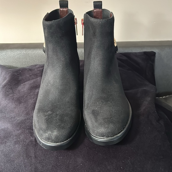 Tommy Hilfiger Imeria 2 Black Zip Bootie Women's size 8.5 - Picture 2 of 6